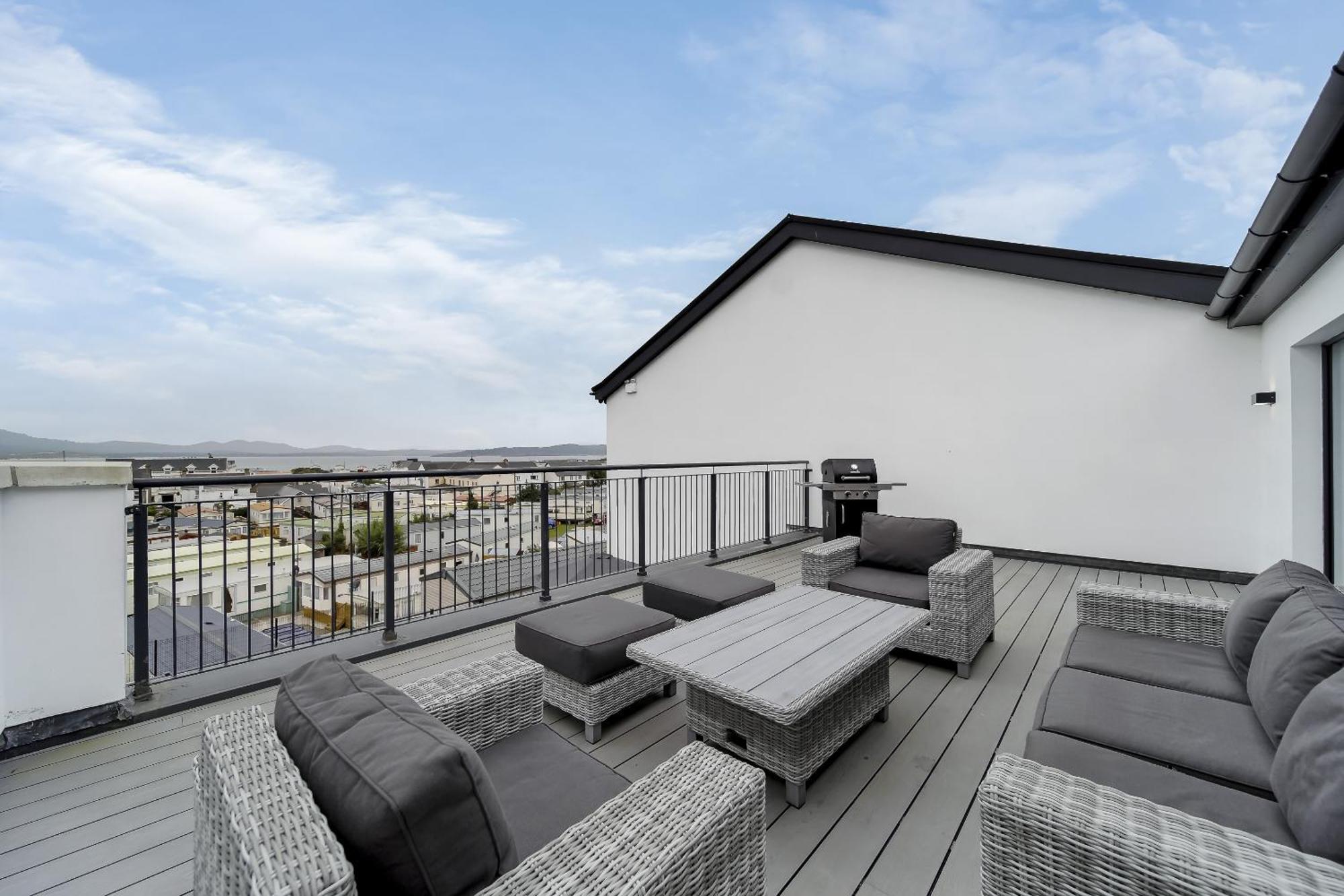 Bayview Luxury 3 Bedroom Apartment First Floor ดาวนิงส์ ภายนอก รูปภาพ